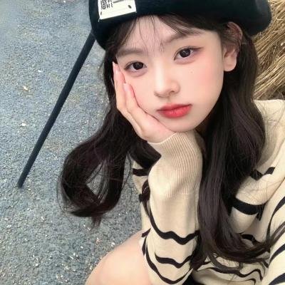 女人与高铁海报